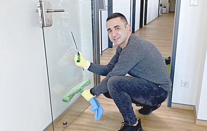 Professionelle Glasreinigung für Privatgebäude, Gewerbe und Wintergärten